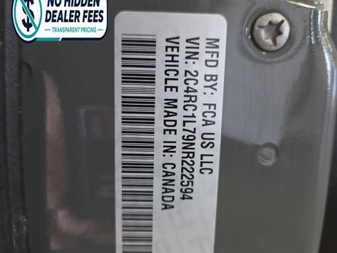 Used 2022 Chrysler Pacifica Touring-L FWD image 25