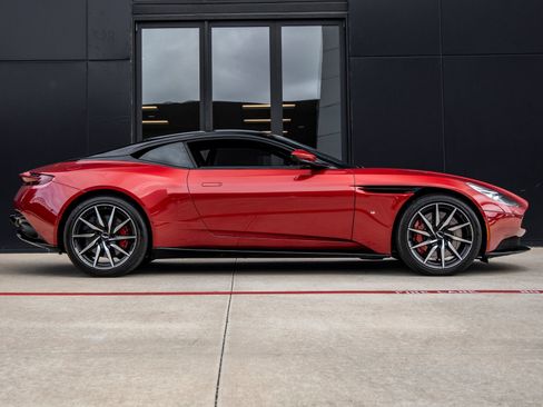 Used 2017 Aston Martin DB11 V12 RWD image 10
