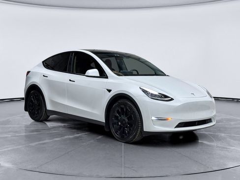 Used 2023 Tesla Model Y Long Range image 4
