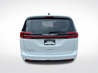 Used 2023 Chrysler Pacifica Touring-L FWD video 4