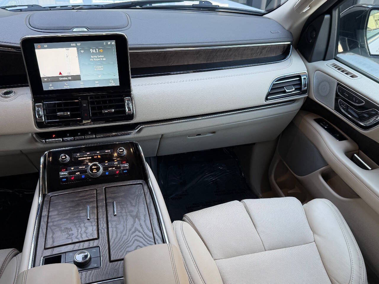 Used 2021 Lincoln Navigator Reserve w/ Luxury Package AWD/4WD image 29
