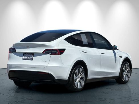 Used 2023 Tesla Model Y Long Range AWD/4WD image 4