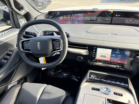 New 2025 Lincoln Navigator Reserve w/ Jet Appearance Package image 13