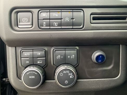 Used 2023 Chevrolet Suburban RST w/ Luxury Package image 24