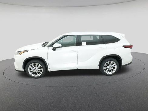 New 2026 Toyota Highlander Limited image 3
