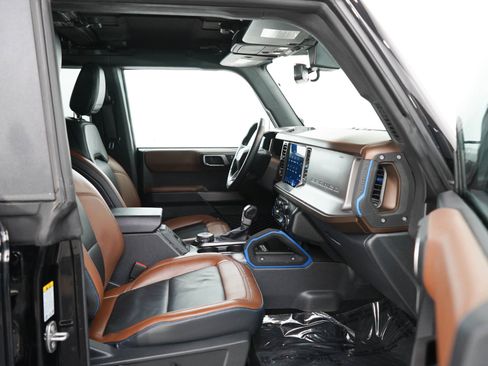 Used 2022 Ford Bronco Outer Banks AWD/4WD image 11