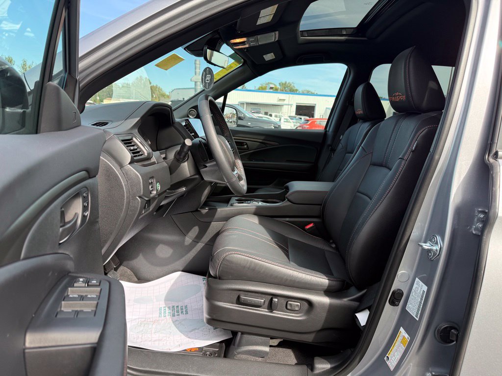 Used 2025 Honda Passport TrailSport image 25