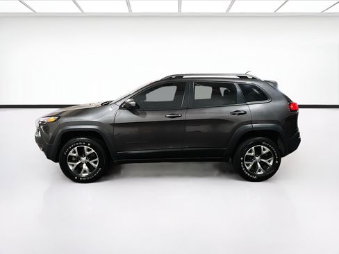 Used 2018 Jeep Cherokee Trailhawk AWD/4WD image 23