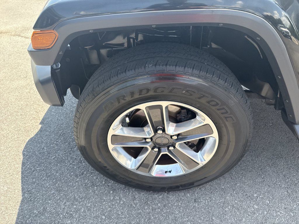 Used 2020 Jeep Wrangler Unlimited Sahara AWD/4WD image 18