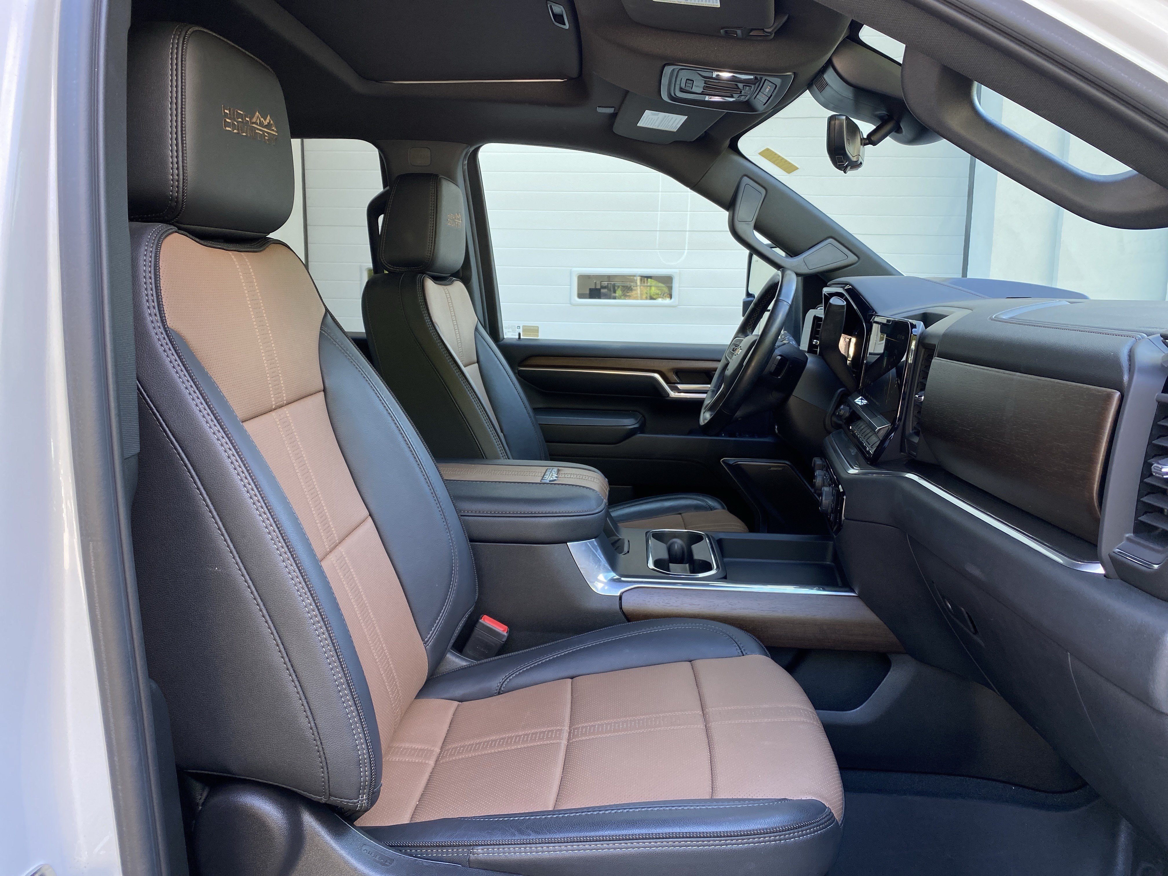 Used 2024 Chevrolet Silverado 2500 High Country w/ High Country Premium Package AWD/4WD image 39