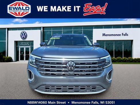 Used 2024 Volkswagen Atlas SE AWD/4WD image 2