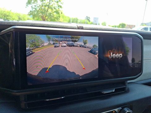 Used 2024 Jeep Wrangler Unlimited AWD/4WD image 17