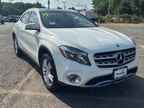Used 2019 Mercedes-Benz GLA 250 4MATIC w/ Premium Package image 1