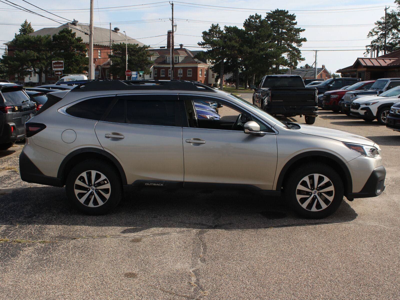 Used 2020 Subaru Outback Premium AWD/4WD image 4