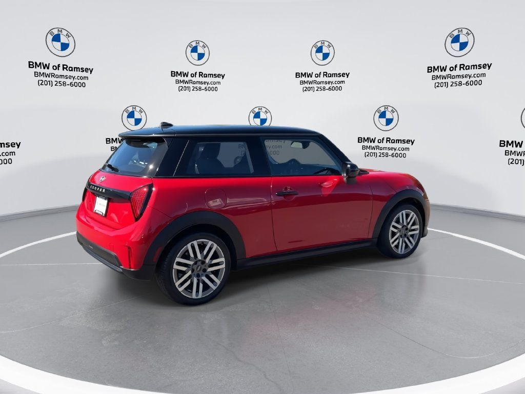 Used 2025 MINI Cooper 2-Door Hardtop FWD image 2