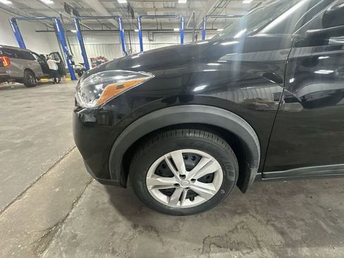Used 2018 Nissan Kicks S FWD image 23