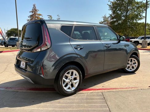 Used 2025 Kia Soul LX w/ LX Technology Package FWD image 6