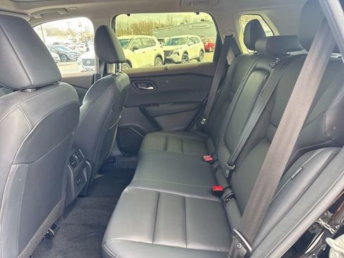 Used 2023 Nissan Rogue SV w/ SV Premium B Package image 18