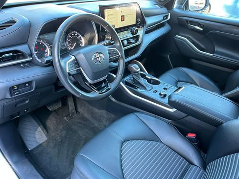 Used 2023 Toyota Highlander XSE image 10