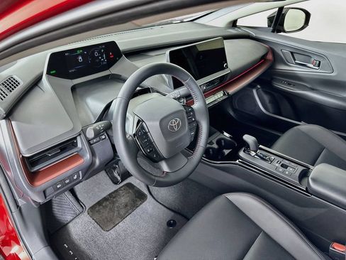Used 2026 Toyota Prius Plug-In Hybrid FWD image 9