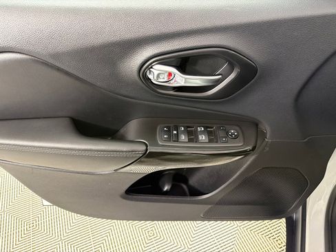 Used 2023 Jeep Cherokee Altitude Lux image 10