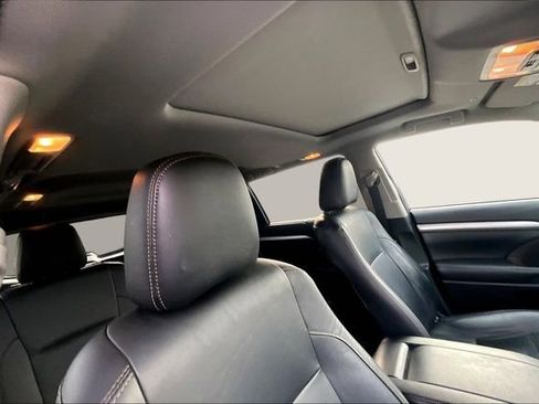 Used 2019 Toyota Highlander XLE image 20