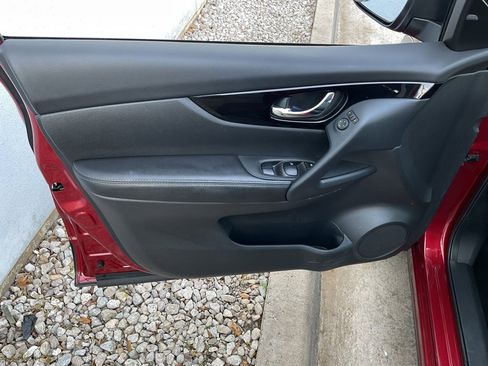 Used 2022 Nissan Rogue Sport SV image 12