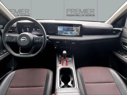 Certified 2025 Nissan Kicks SR FWD image 9