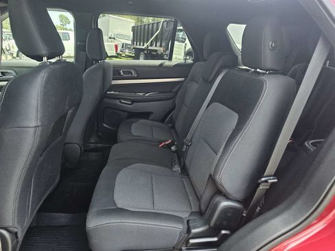 Used 2019 Ford Explorer XLT w/ Equipment Group 201A FWD image 17