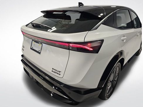 Used 2023 Nissan Ariya AWD image 12