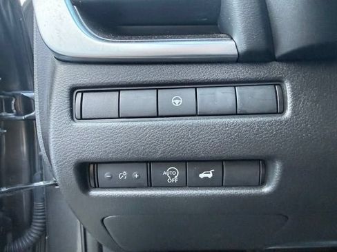 Used 2025 Nissan Rogue SV FWD image 25