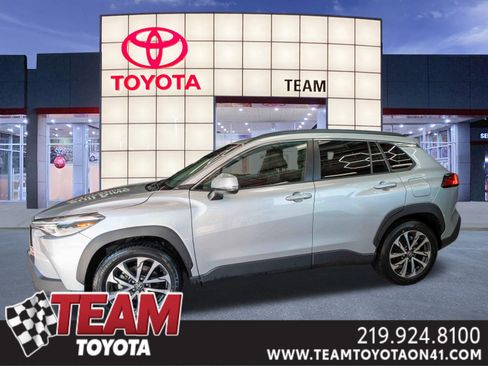 Used 2024 Toyota Corolla Cross XLE FWD image 1