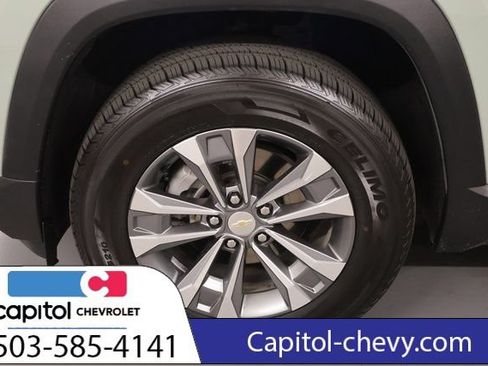 Used 2025 Chevrolet Equinox LT w/ Convenience Package II AWD/4WD image 9