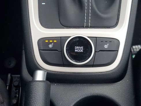 Used 2022 Hyundai Venue Limited image 36