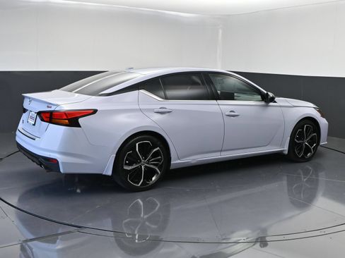 Used 2023 Nissan Altima 2.5 SR w/ SR Premium Package FWD image 8