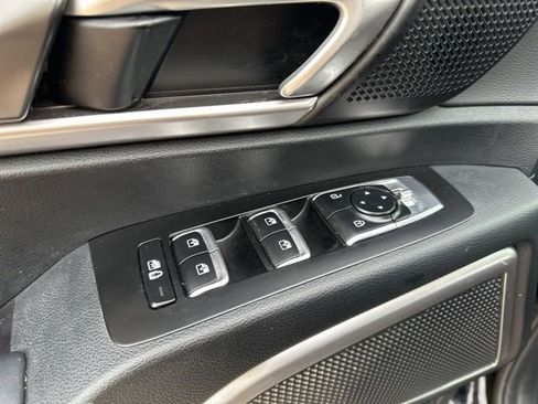 Used 2024 Kia Telluride S FWD image 4