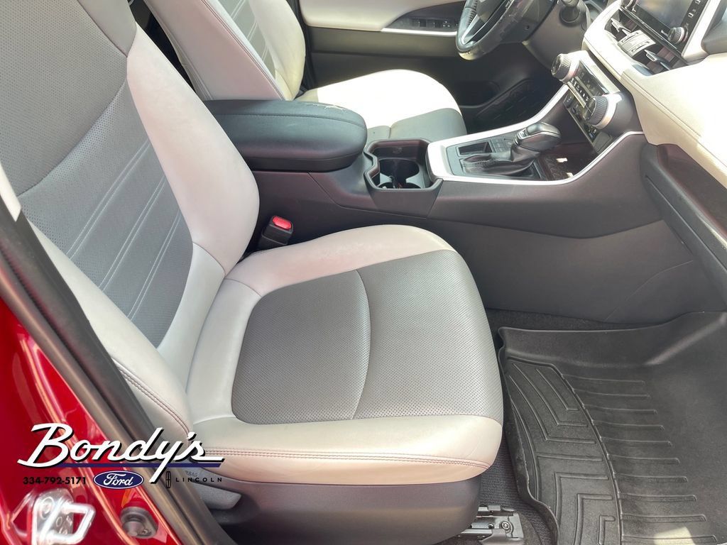 Used 2019 Toyota RAV4 Limited w/ Cold Weather Package FWD image 18