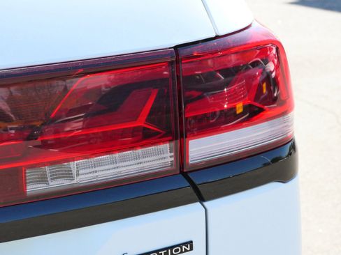 Certified 2025 Volkswagen Atlas Peak Edition SE AWD/4WD image 17