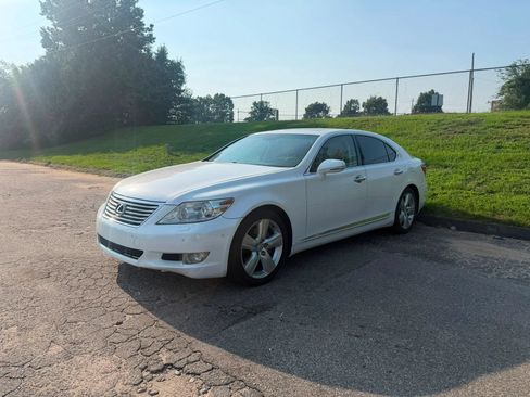 Used 2011 Lexus LS 460 w/ Comfort Pkg RWD image 2