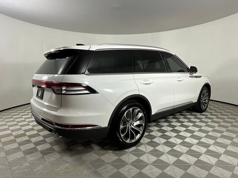 Used 2025 Lincoln Aviator Premiere image 4