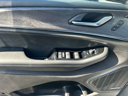 Used 2023 Jeep Grand Cherokee Overland w/ Luxury Tech Group IV image 15