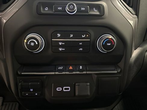 Used 2023 Chevrolet Silverado 2500 Custom image 21