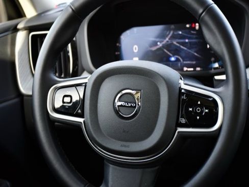 Certified 2025 Volvo XC60 B5 Plus image 19