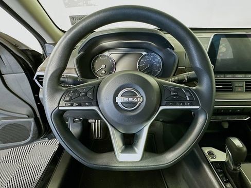 Used 2024 Nissan Altima 2.5 SV image 13