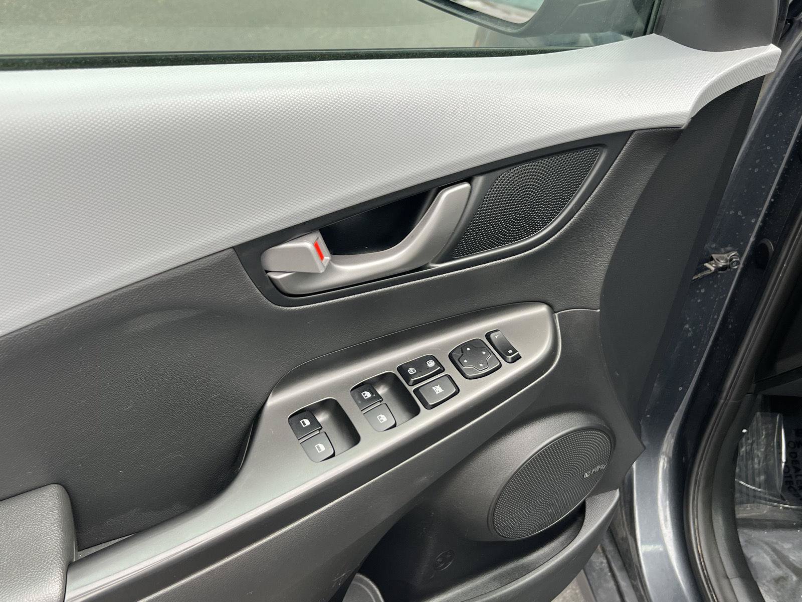 Used 2021 Hyundai Kona Limited AWD/4WD image 32
