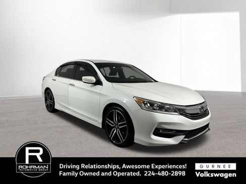 Used 2017 Honda Accord Sport image 3