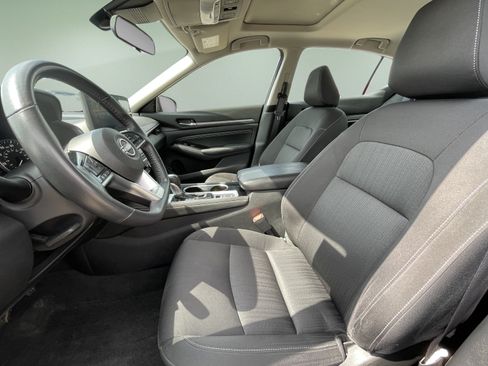 Used 2023 Nissan Altima 2.5 SV w/ SV Premium Package FWD image 8