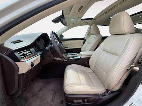 Used 2017 Lexus ES 350 w/ Ultra Luxury Package FWD image 12