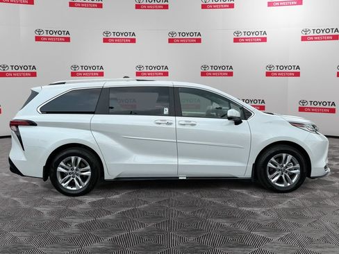 Used 2026 Toyota Sienna Limited AWD/4WD image 4