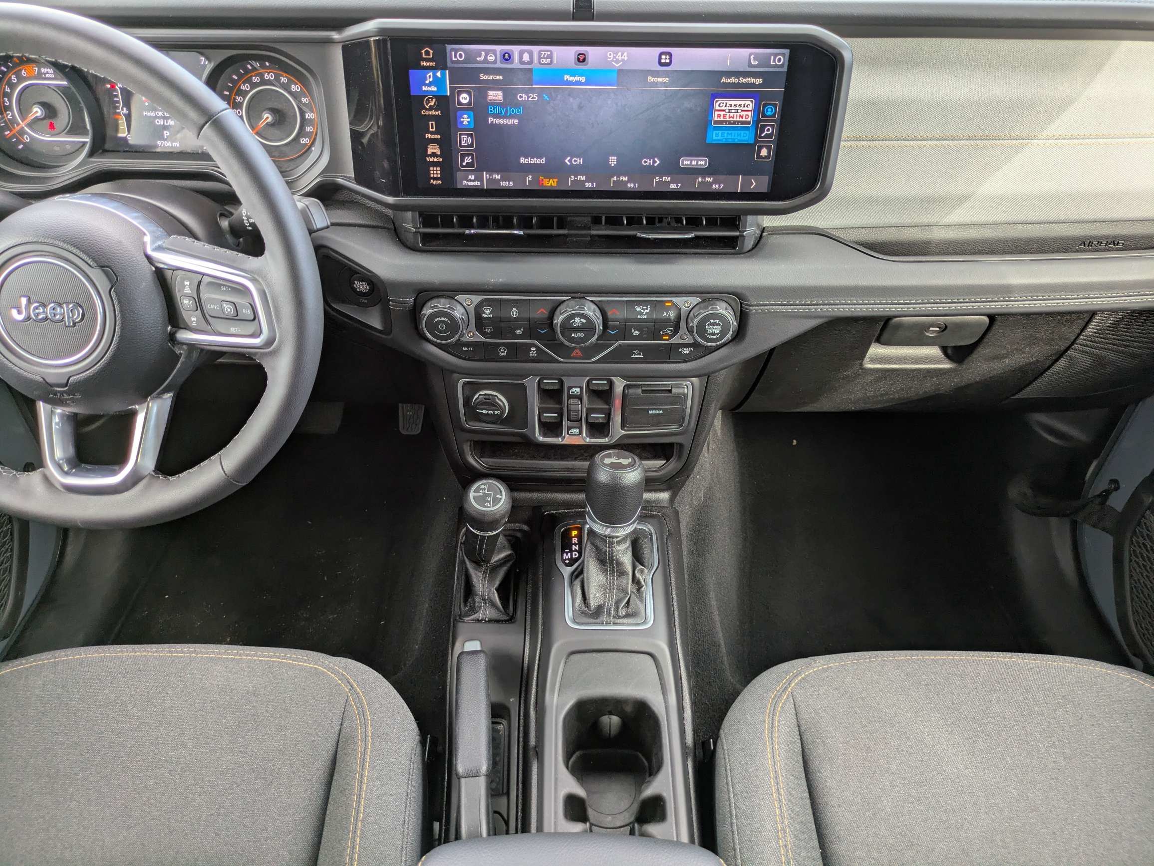 Used 2026 Jeep Wrangler Unlimited Sahara AWD/4WD image 31